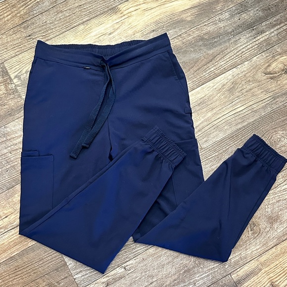 Navy Blue Jogger Scrub Pants 🩺🤍 - Picture 3 of 6